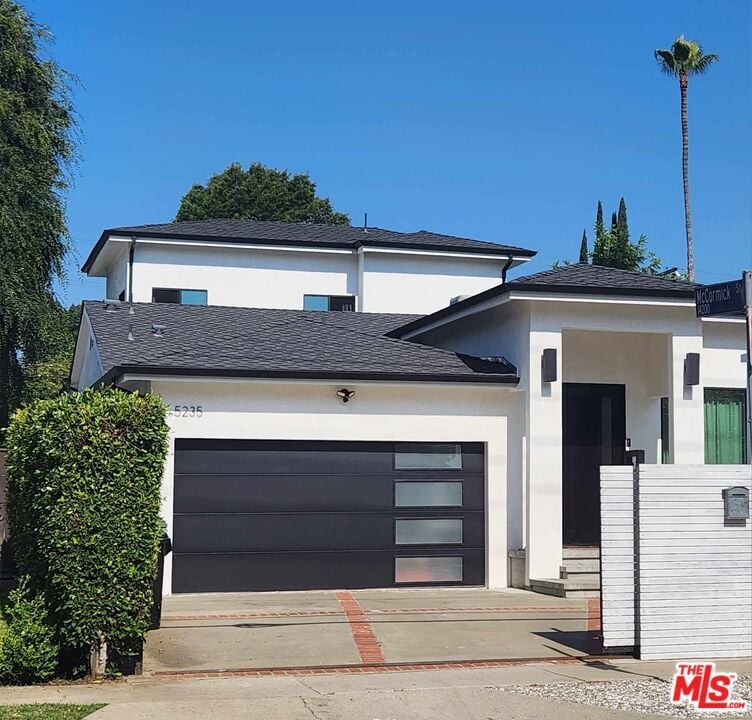 Primary Photo - 5235 Tyrone Ave