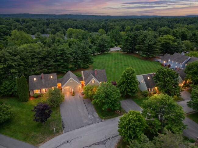 Foto del edificio - 246 Winding Pond Rd