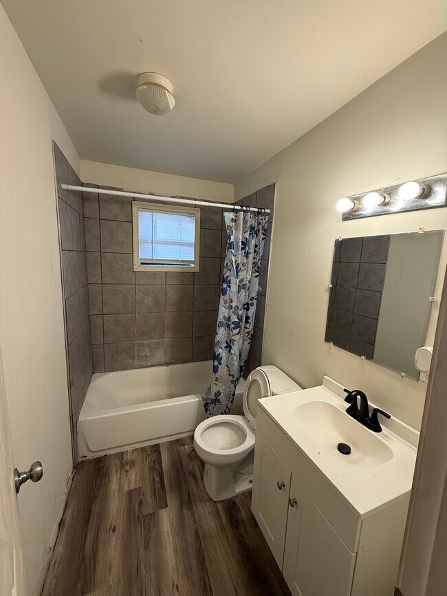 Foto del edificio - 2112 14th Ave N