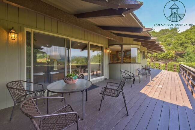 Foto del edificio - "Shangri-La" Spacious Three Bedroom Home o...