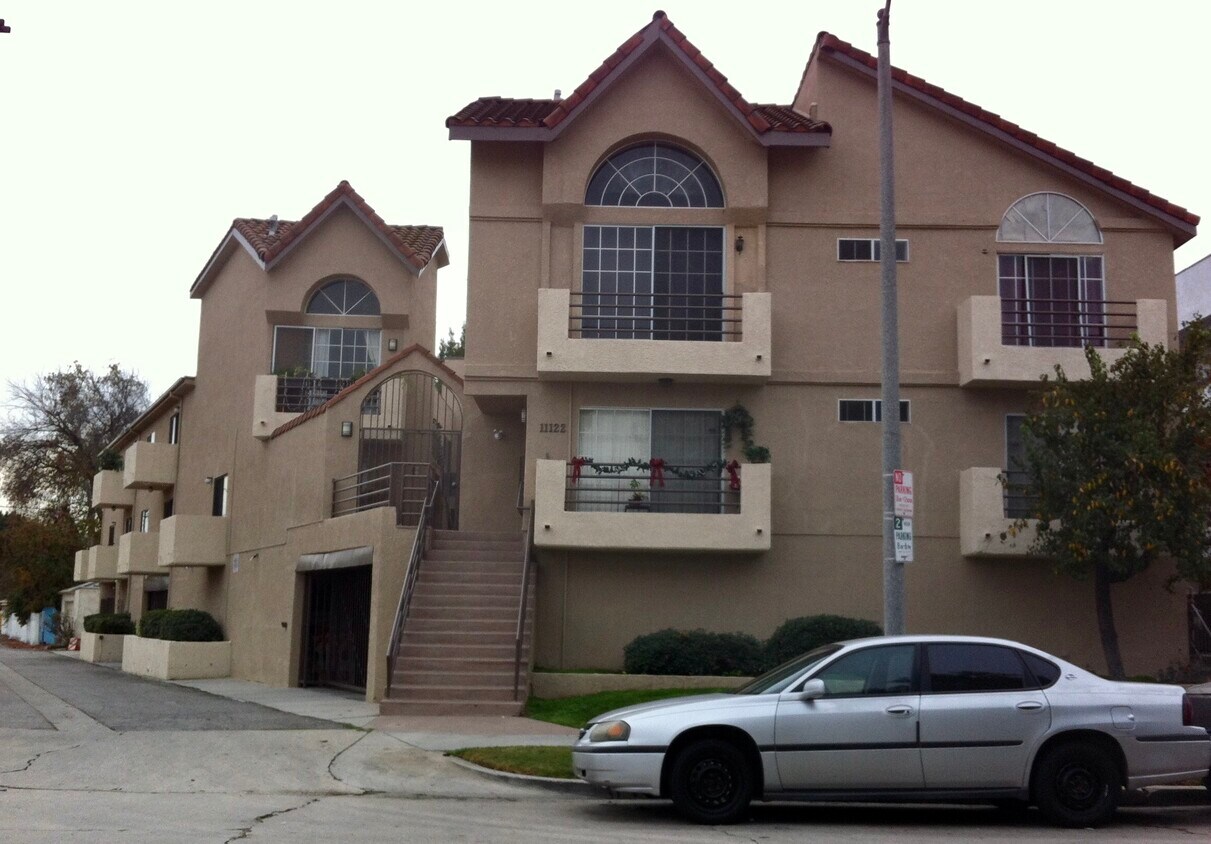 Foto principal - 11122 Morrison St