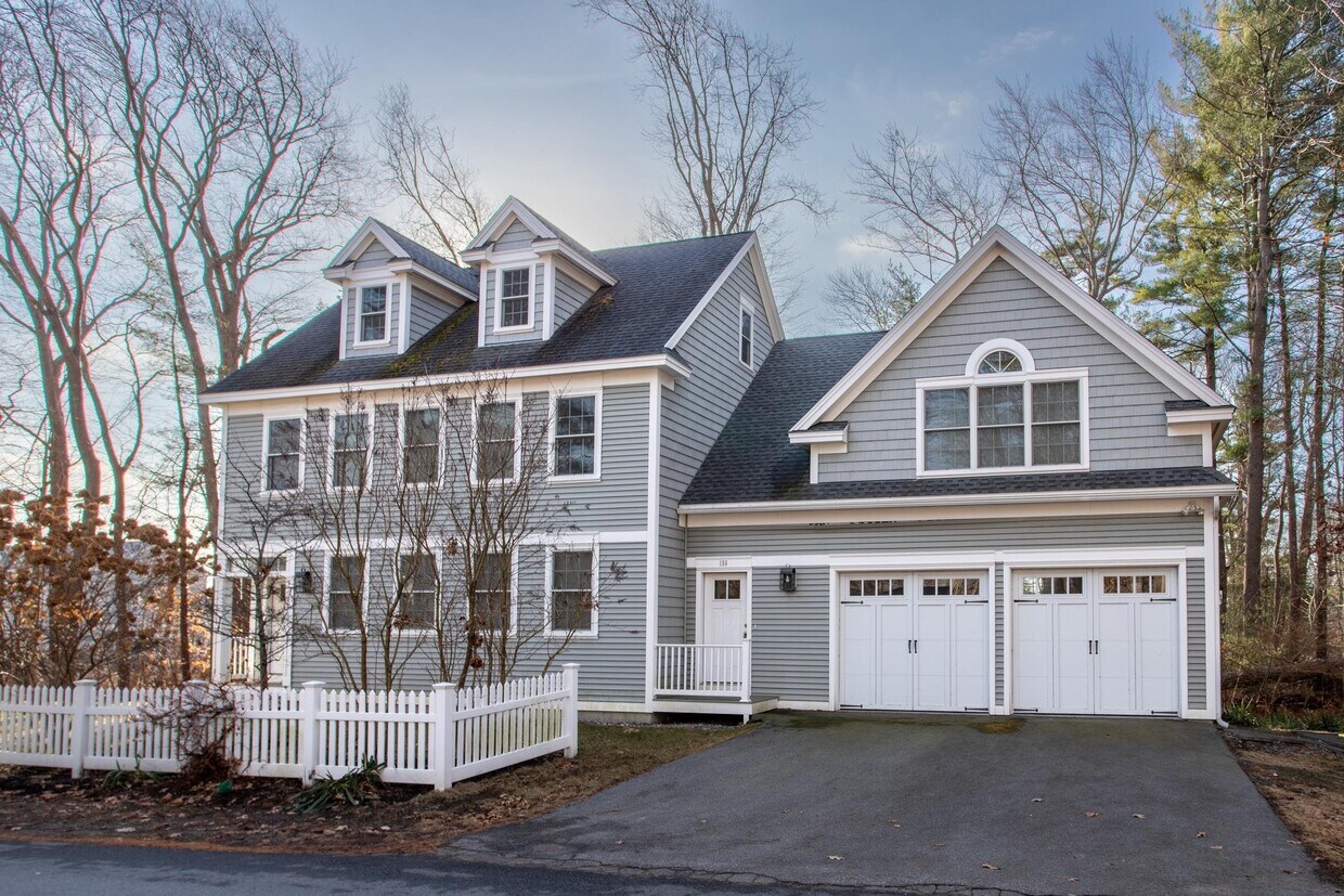 Foto principal - 156 N Shore Rd