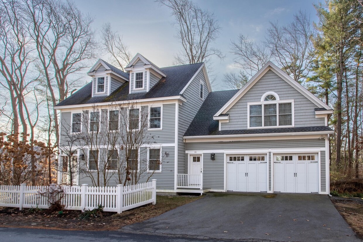 Primary Photo - 156 N Shore Rd