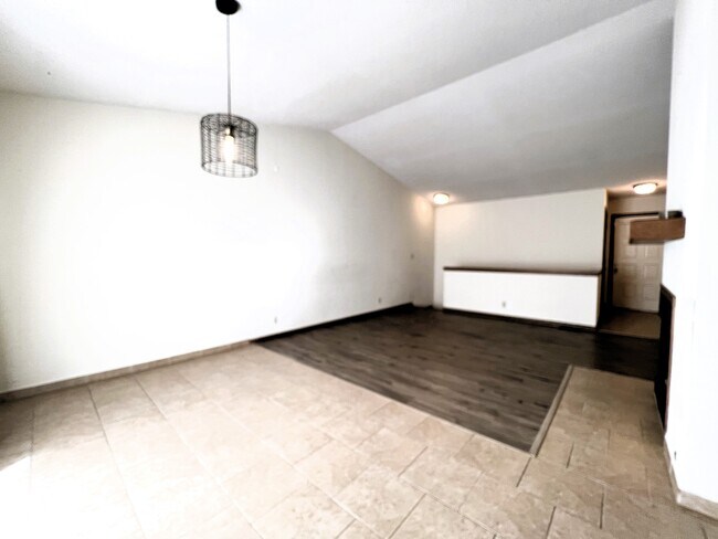 Family/dinning room - 3220 N Longfellow Ct