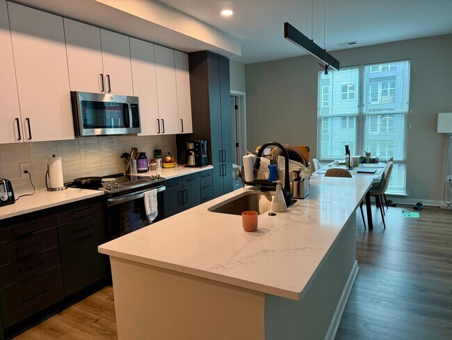 Foto del edificio - 450 Swann Ave