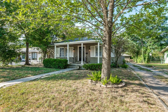 Building Photo - 2-BEDROOM HOME IN MONTICELLO PARK