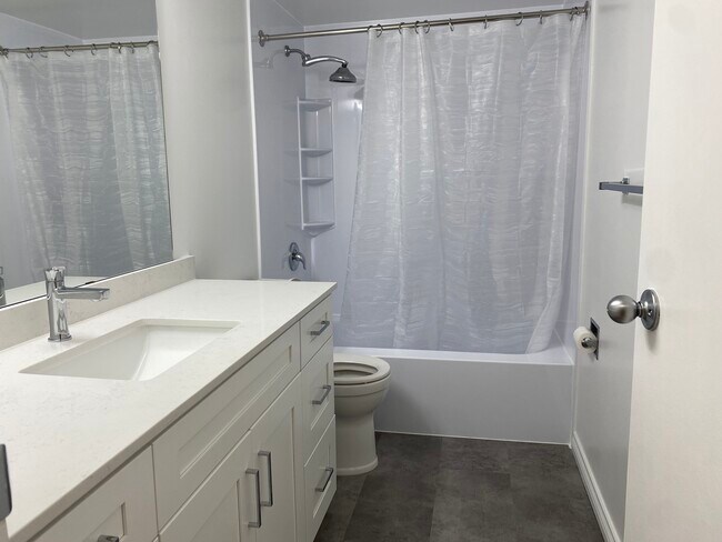 Salle de bain principale - 1023 Old Lillooet Rd