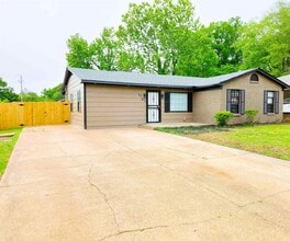 Building Photo - 3785 Ladue St