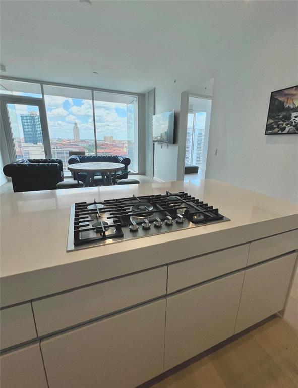 Foto del edificio - 313 W 17th St