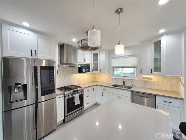 Foto del edificio - 18200 Ingomar St