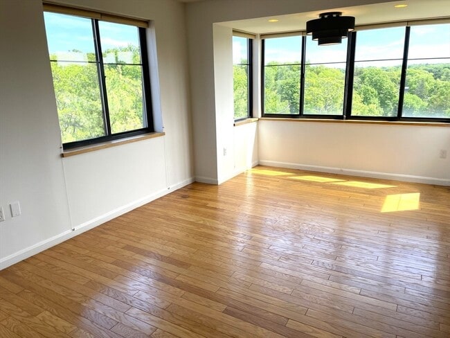 Building Photo - 200 Ledgewood Dr