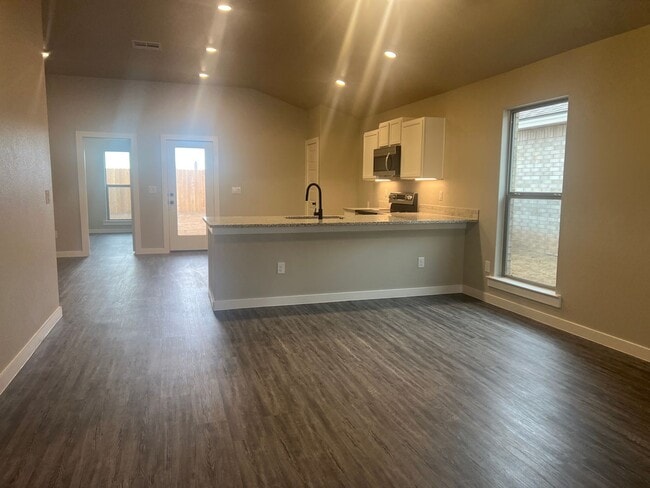 Building Photo - 3 bed 2 bath - Frenship ISD