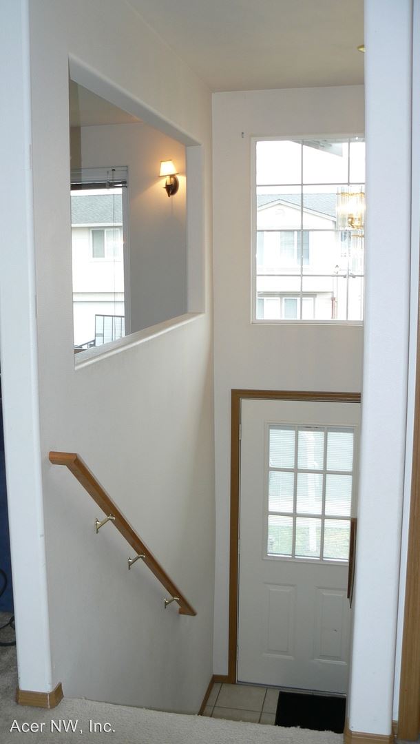 Building Photo - 10628 58th Dr NE