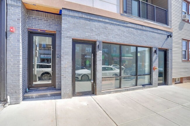 Building Photo - 354 Broadway