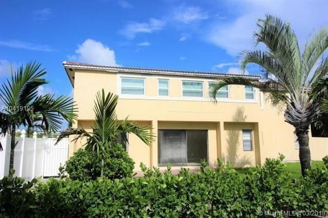 Building Photo - 3201 Bayview Dr