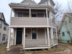 Building Photo - 719 Edmund Ave W