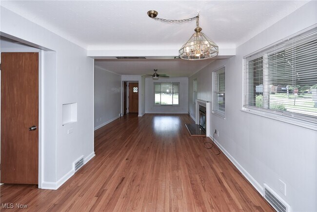 Foto del edificio - 3146 Warren Rd