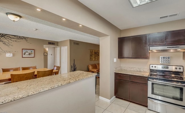 Foto del edificio - 2348 W Laurel Ln