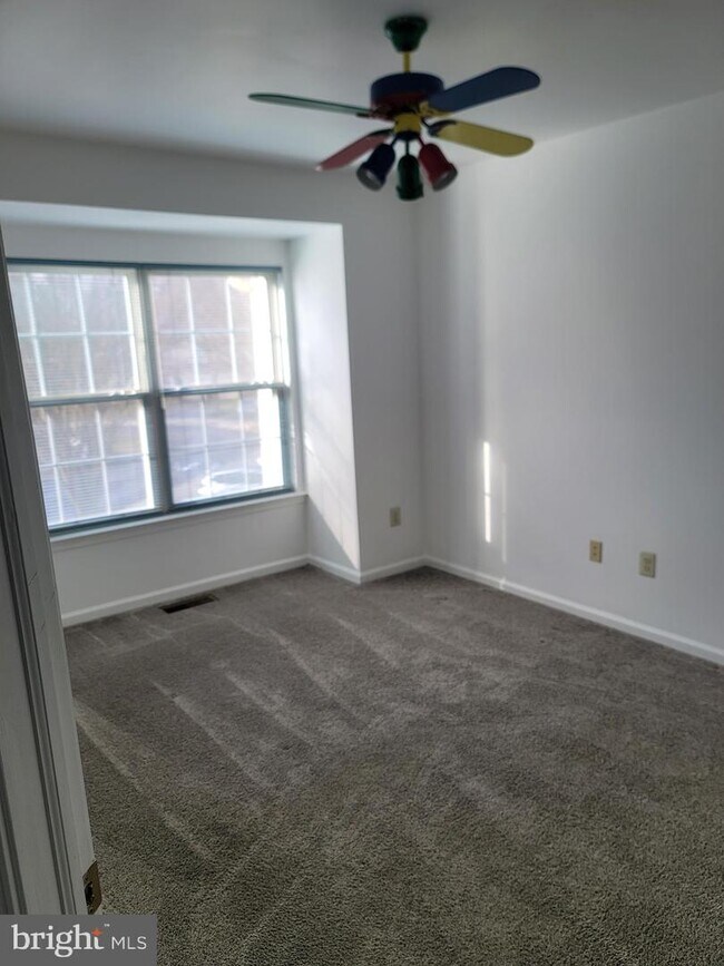Building Photo - 156 Green Valley Cir