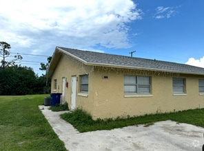 Building Photo - 8253 Beacon Blvd