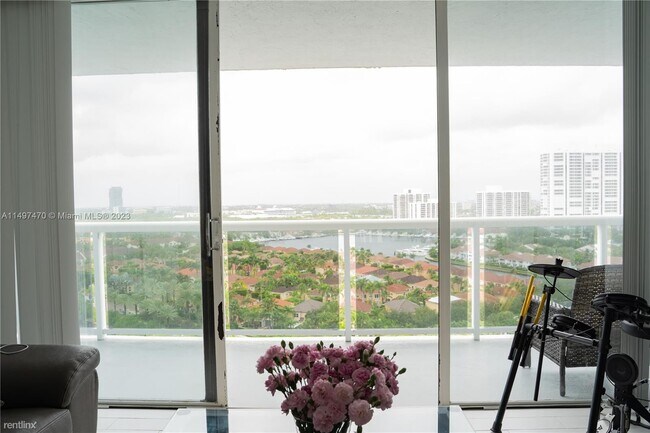 Foto del edificio - 2 br, 2 bath Condo - 20515 E Country Club ...