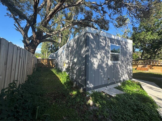 Foto del edificio - 5504 60th Way N