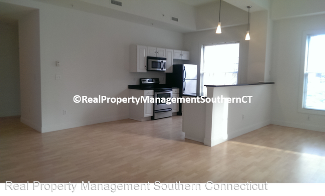 Building Photo - 1 br, 1 bath House - 122 Court St. #7