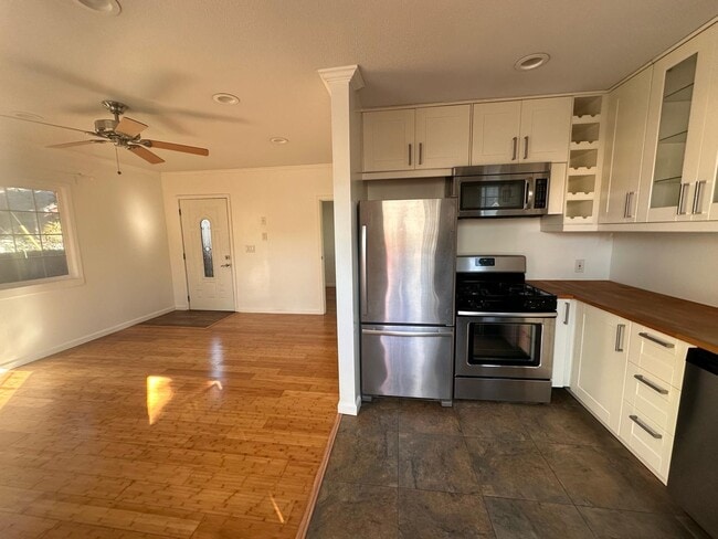 Building Photo - 2629 Meade Ave