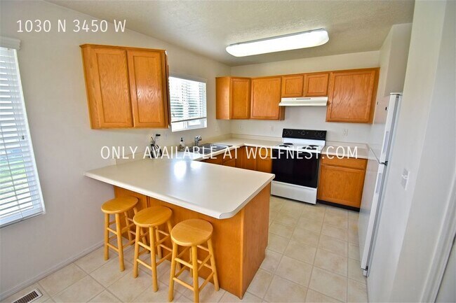 Foto del edificio - Beautiful 4 Bedroom Layton Home! No Deposi...