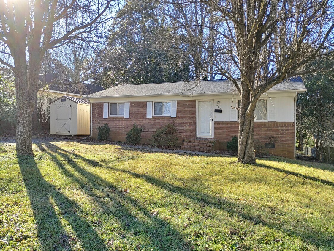 Primary Photo - 723 W Craighead Rd