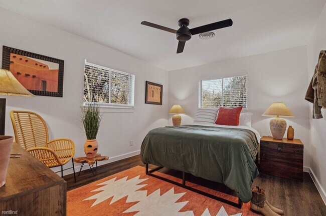 Foto del edificio - 2 br, 1 bath Duplex - 5813 Wellington Drive A