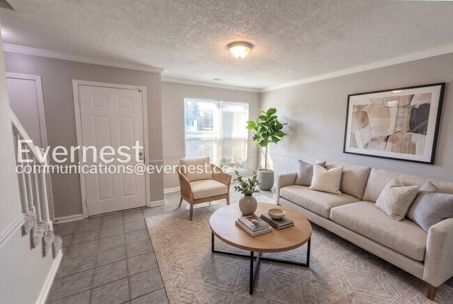 Foto del edificio - Modern Town Home with Off-Street Parking and Spacious Deck | Pet friendly | Available Now!
