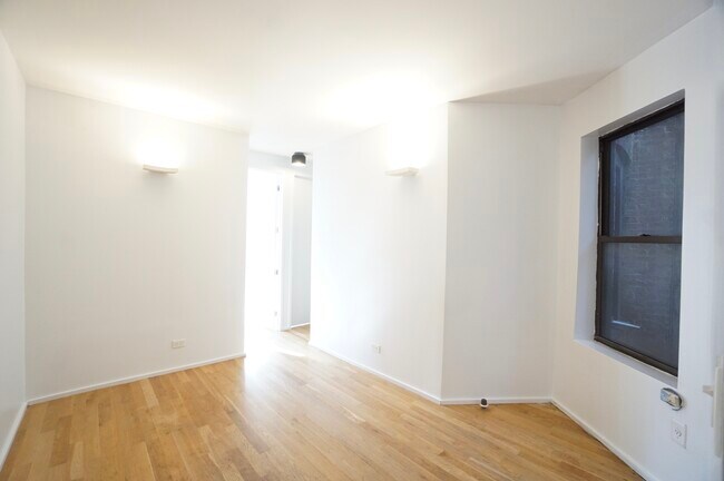 Foto del edificio - 3694 Broadway