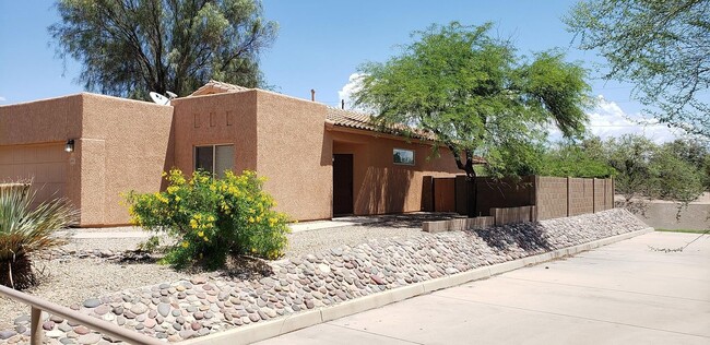Building Photo - 5400 N Mesquite Bosque Way