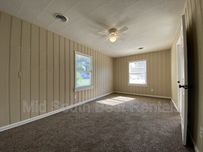 Foto del edificio - 1783 N Graham St