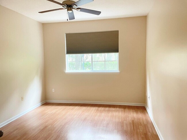 Foto del edificio - 9849 Baywinds Blvd