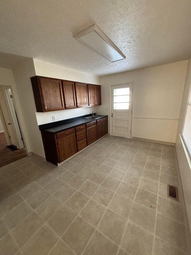 Foto del edificio - 1573 Courtright Rd