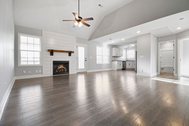 Building Photo - Pet Friendly Four Bedroom with Basement!