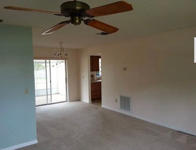 Building Photo - CUTE & COZY!  2 BEDROOM / 2 BATH / 2 CAR GARAGE W/ HUGE YARD (DELTONA)