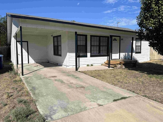 Building Photo - 408 1/2 West Avenue F