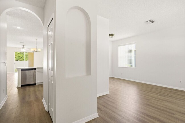 Foto del edificio - Newly renovated home with large Fenced Yard