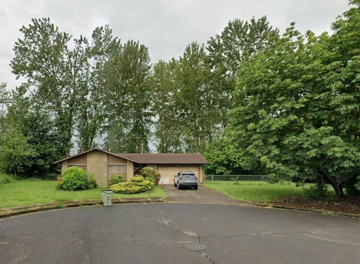 Building Photo - Spacious 3/Bedroom-1/Bathroom Home In NE E...