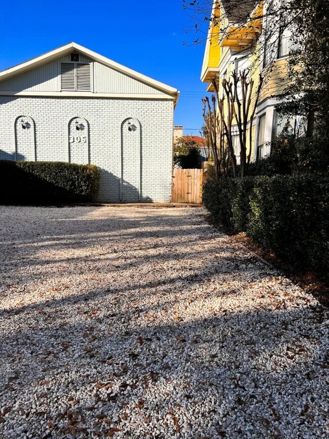 Building Photo - 306 Hawthorne St