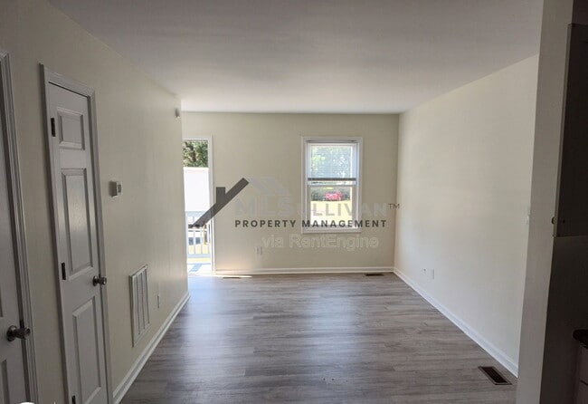 Building Photo - 9 Fisher Pl