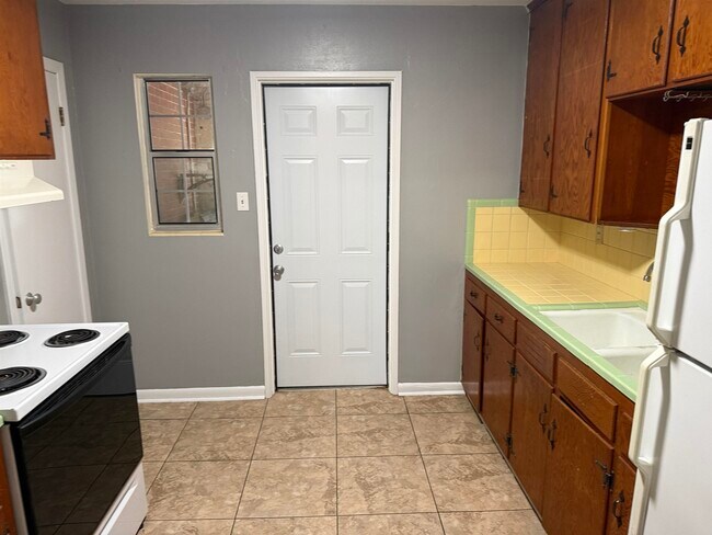 Foto del edificio - 629 Stiles Ave