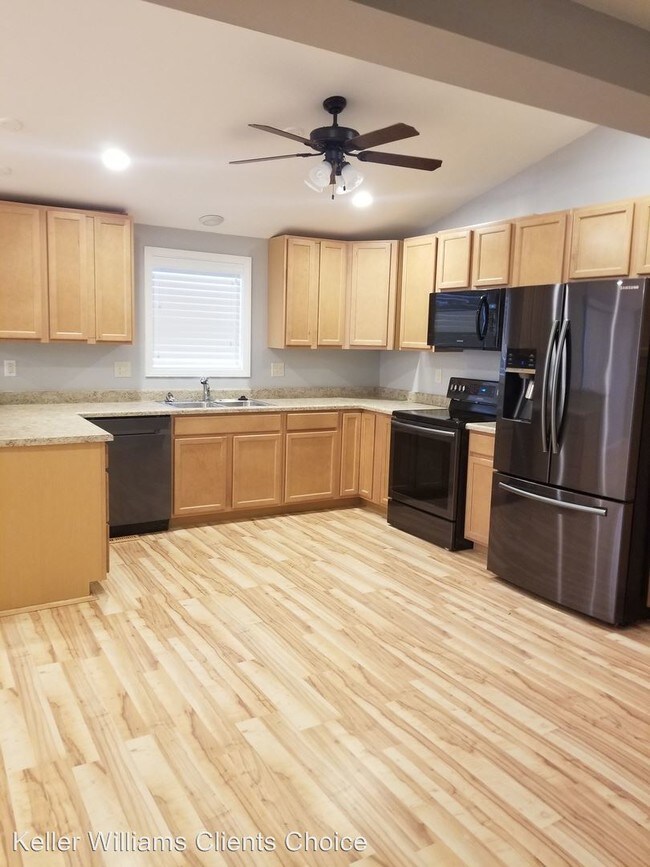 Building Photo - 309 Comanche Village Dr