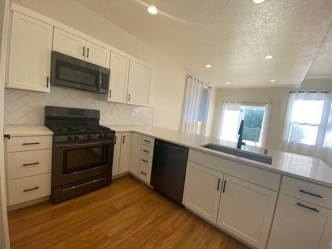 Foto del edificio - Mead School District-Upper unit Duplex 3 beds,2 bath Available June 1st.