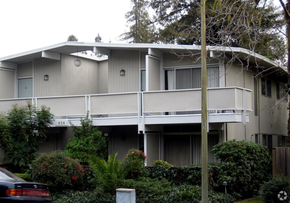Alternate Building View - 628 Forest Ave