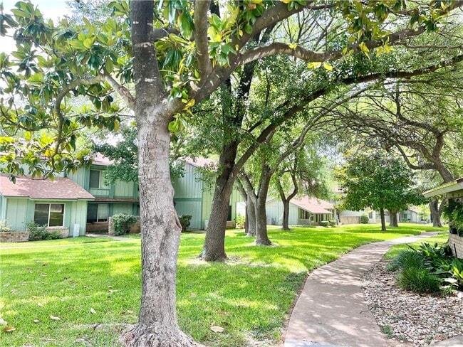 Building Photo - 5115 Fort Clark Dr