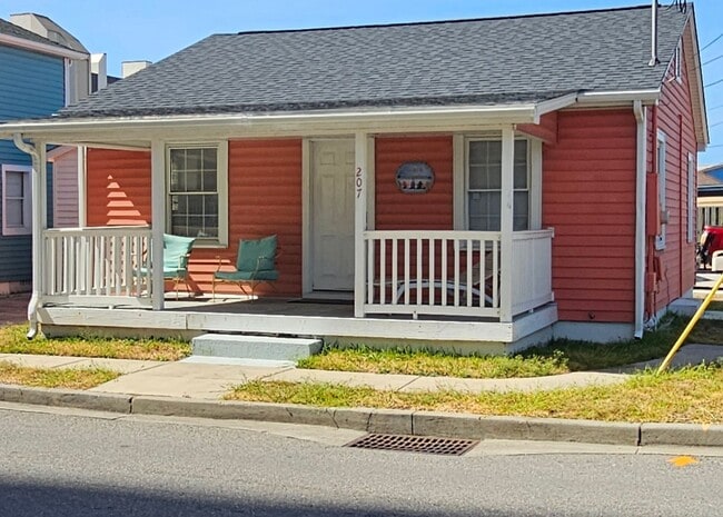 Building Photo - Cozy Cottage – Just 1 Block from the Beach